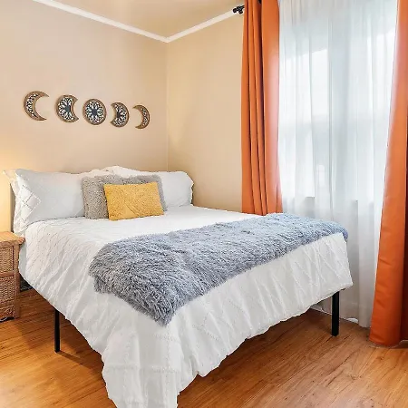 Cozy Oceanside Retreat-Walk To Beach! Villa